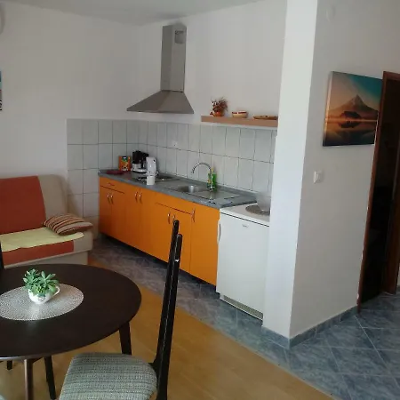 Apartment Mira